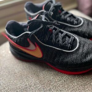 LeBron 20 Miami heat size 9.5 no box